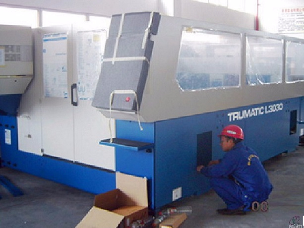 3030大型鐳射機(jī)設(shè)備搬運(yùn)安裝